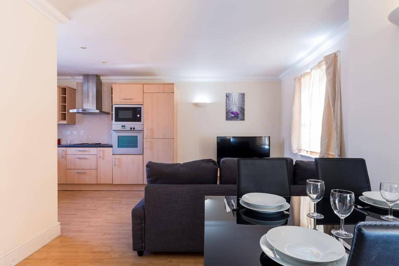 Entire apartment, Standard Apartment in Swindon, North Wessex Downs