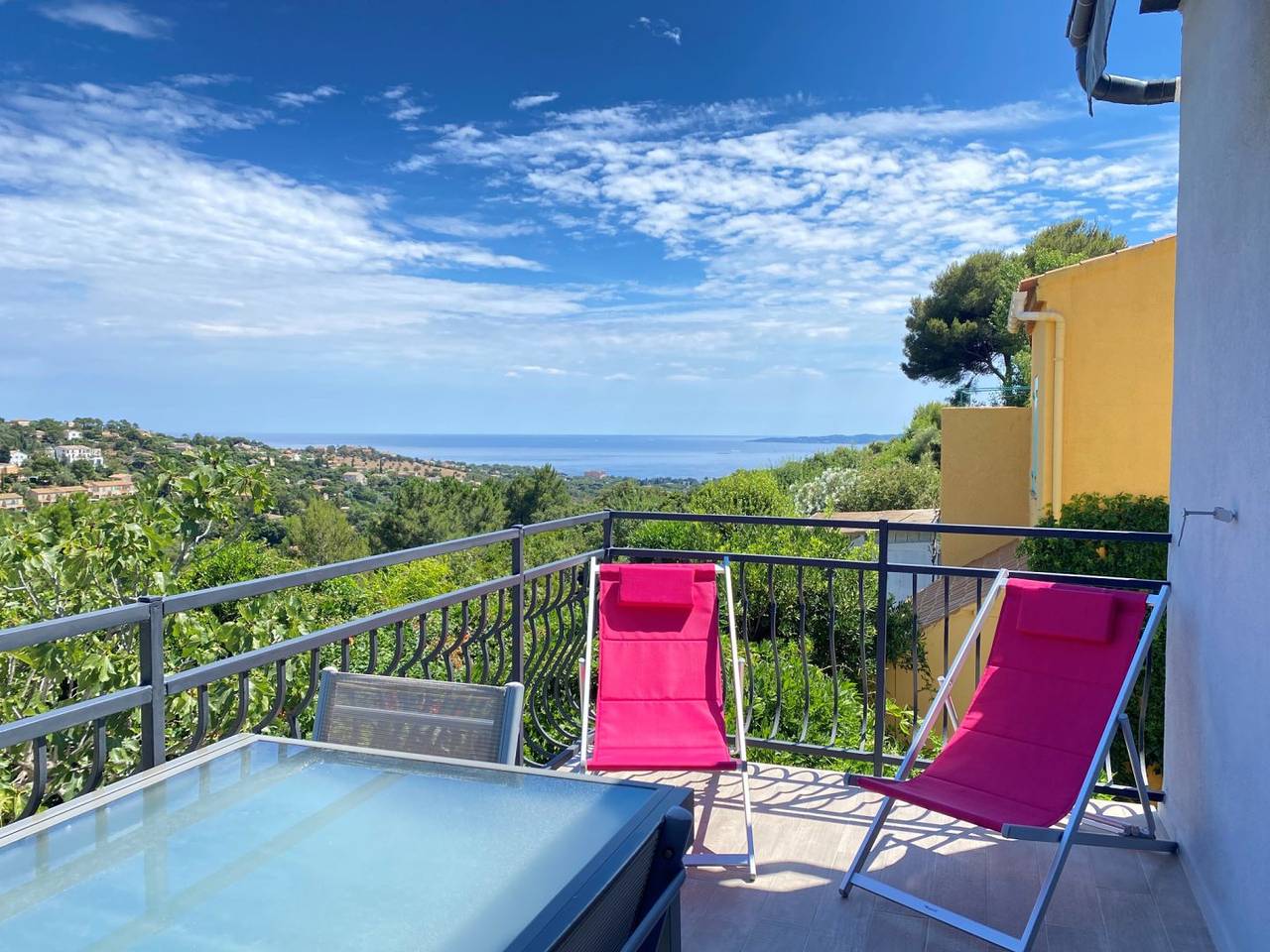 Maison vue mer avec jacuzzi in Roquebrune-sur-Argens, Région de Draguignan
