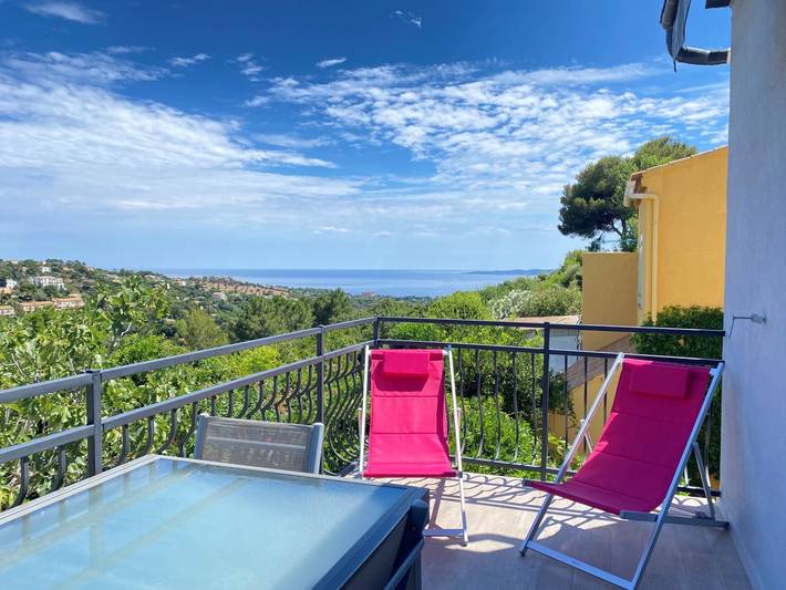 Gîte pour 6 personnes, avec jacuzzi et piscine ainsi que terrasse et jardin à Roquebrune-sur-Argens - 3