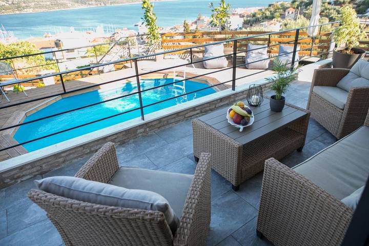 Camping per 8 persone, con giardino e idromassaggio nonché piscina, adatto a famiglie con bambini in Grecia