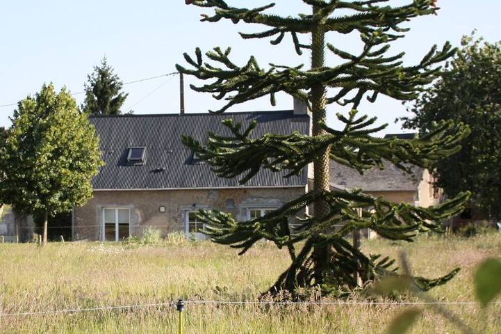 Gîte pour 11 personnes, avec terrasse et jardin à Jupilles
