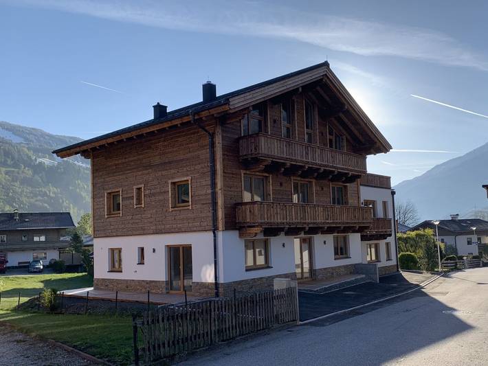 Ferienhaus für 24 Personen, mit Balkon und Balkon/Terrasse sowie Terrasse und Garten in Neukirchen am Großvenediger - 2