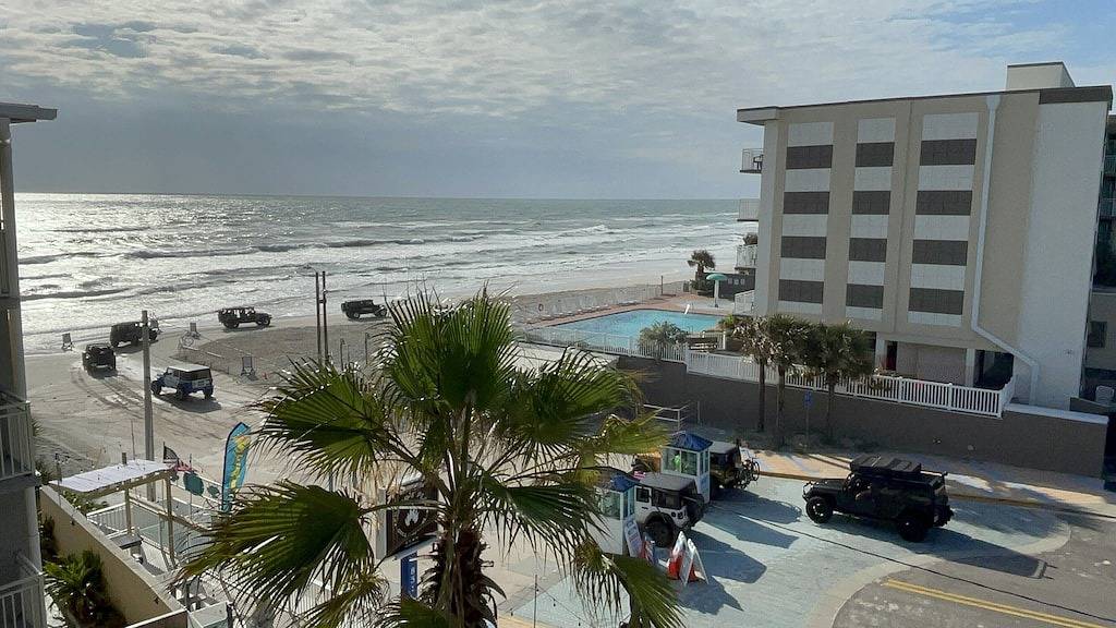 Ganze Wohnung, Daytona Beach Oceanfront 1Br Condo, Stunning Views, Pool Open, in Daytona Beach, Florida
