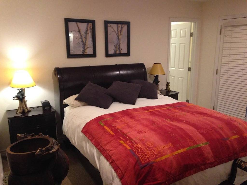 Ganze Wohnung, Schöne Upgraded Condo w / Private Spa. Hunde betrachtet 15min zu Fuß zum Dorf in Mammoth Lakes, Mammoth Mountain