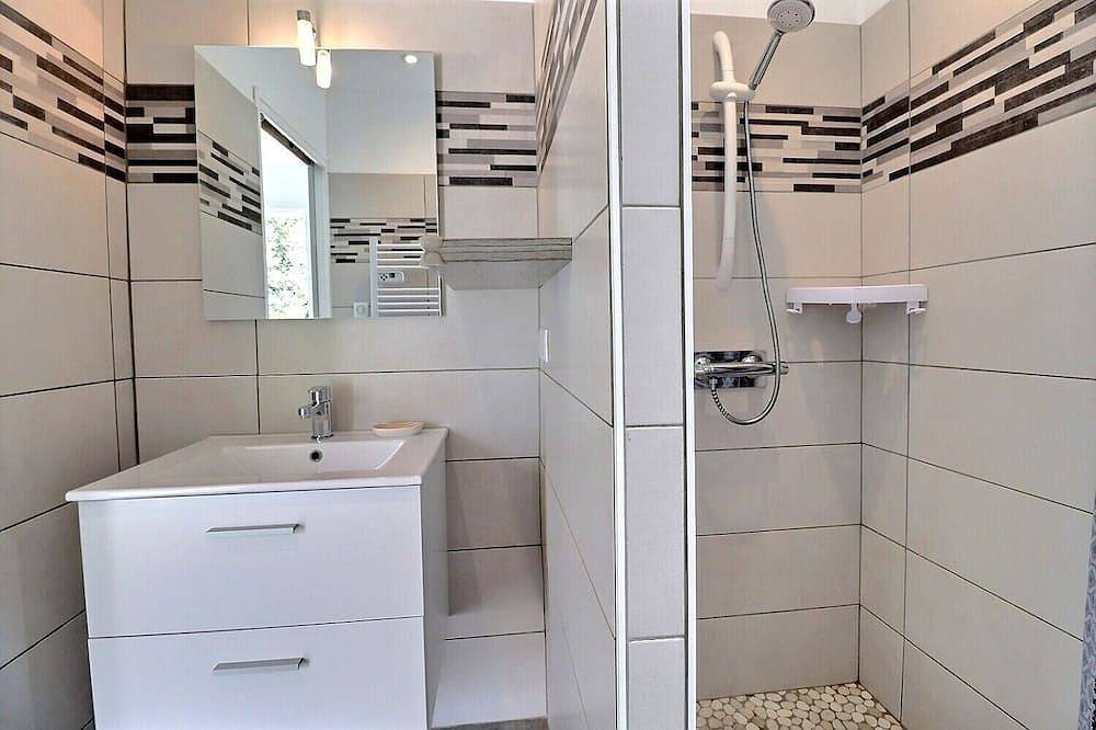 Proche rivière ! Maison cosy avec jardin. Accessible Pmr. Animaux acceptés in Chauzon, Ardèche