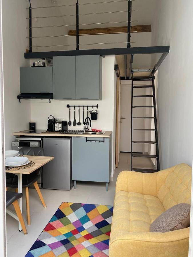 Gîte pour 4 personnes, avec piscine ainsi que vue et jardin à Valergues - 3