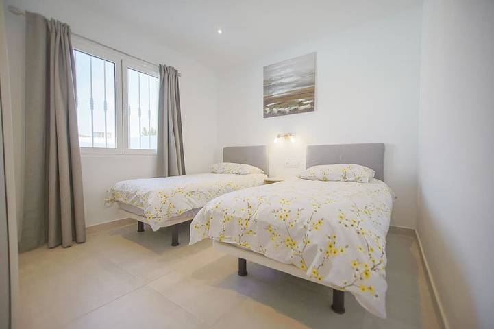 Villa et annexe avec piscine privée, terrasses extérieures spacieuses et Wifi. in Puerto del Carmen, Tías