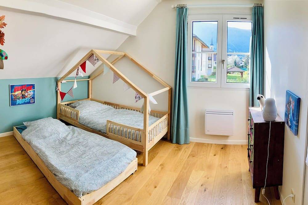 Annecy - Beautiful 10pers house, near lake and shops. Large, quiet garden. in Saint-Jorioz, Parc naturel régional du Massif des Bauges