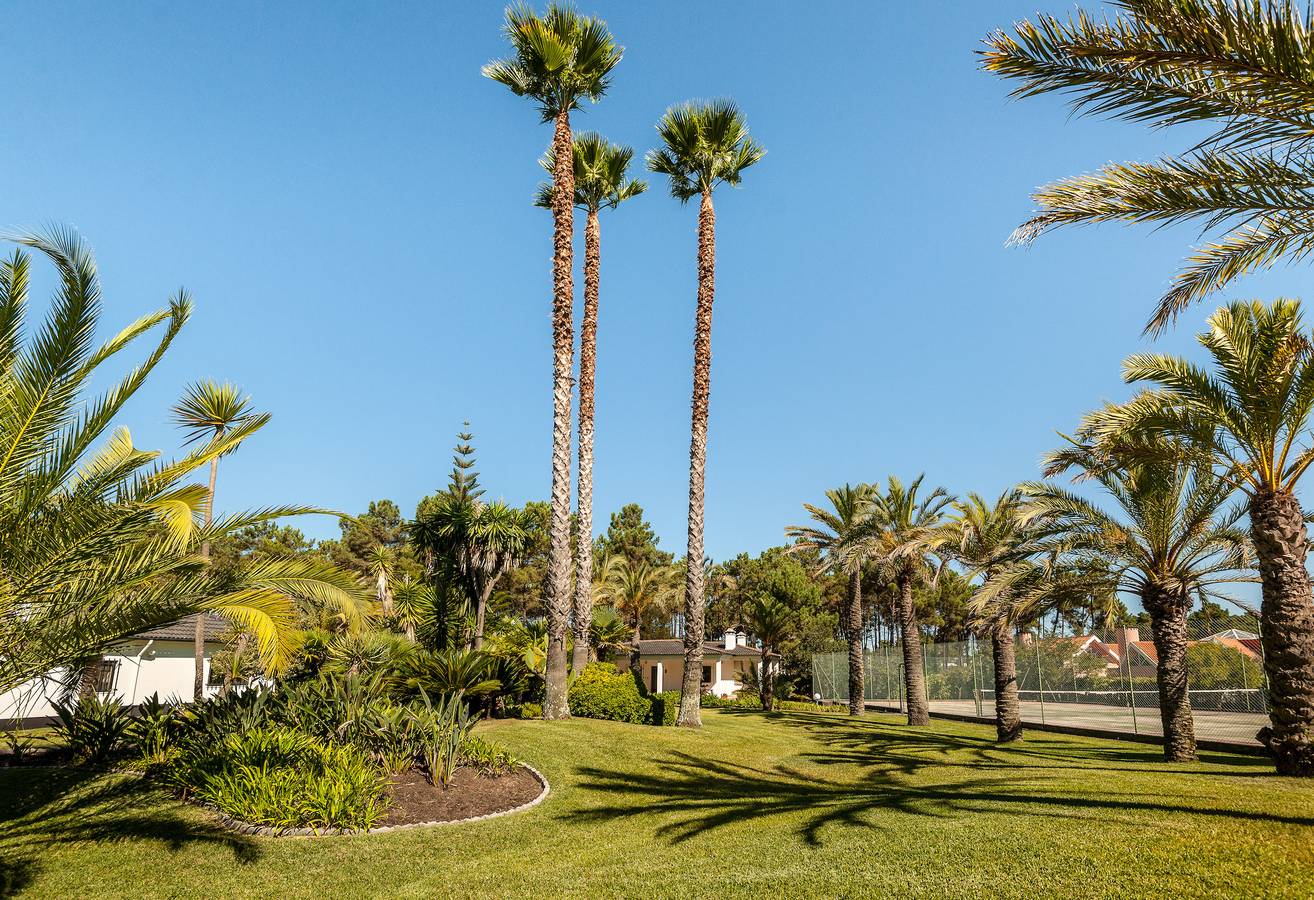 Magnifique Villa mit großem Pool, Tennisplatz und exotische Garten in Aroeira, Corroios