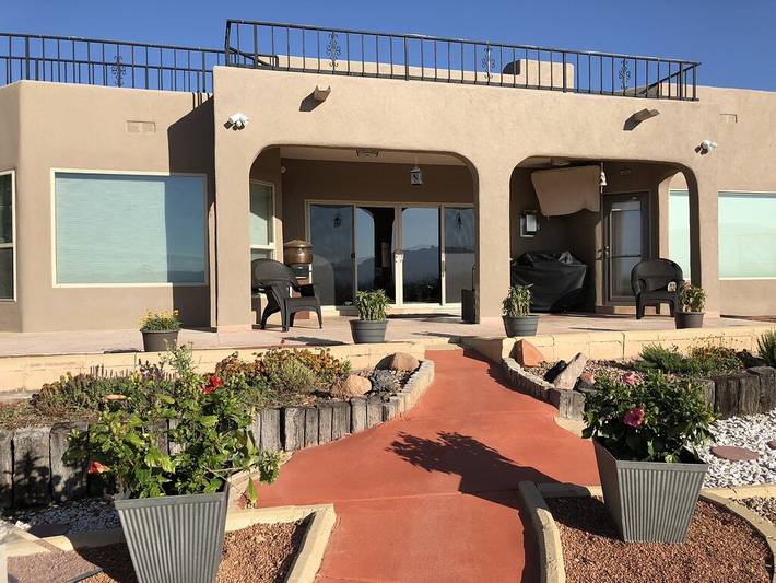 Vacation rental for 6 people, with yard and sauna as well as hot tub in New Mexico