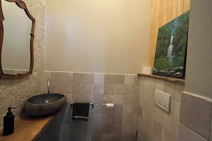 Location de vacances pour 30 personnes, avec jacuzzi et jardin ainsi que sauna et piscine, animaux acceptés à Saint-Priest-des-Champs - 2