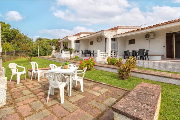 Entire apartment, Apartment 'Trilocale Lentischio Vista Mare 3' with Sea View, Wi-Fi and Air Conditioning in La Muddizza, Valledoria