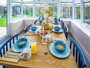 Holiday Rental for 8 People in Holt, Norfolk, Photo 2
