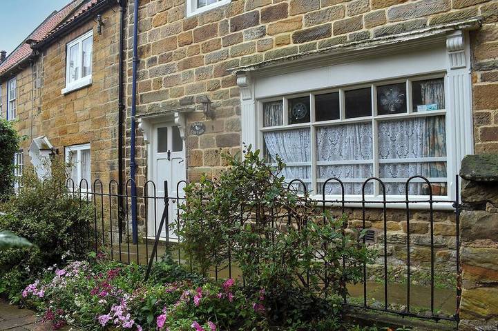 Cottage for 7 people, with garden, with pets in Robin Hood's Bay