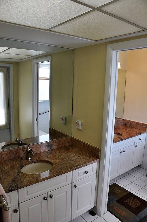 Luftiges Haus mit beheiztem Wasserfallpool und Blick auf den Golfplatz, nur wenige Minuten vom Strand entfernt in Port St. Lucie, St. Lucie County