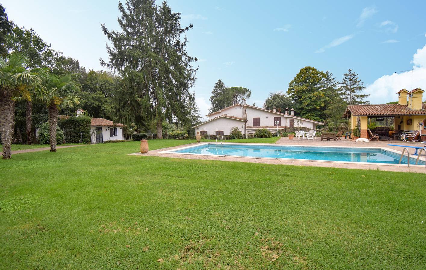 Appartement moderne avec piscine, Wi-Fi et parking, près du restaurant Il Vescovado in Sutri, Province de Viterbo
