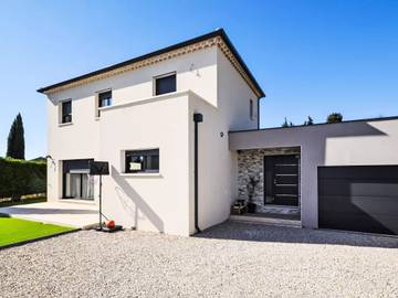 Location de vacances pour 6 personnes, avec jardin et piscine à Piolenc