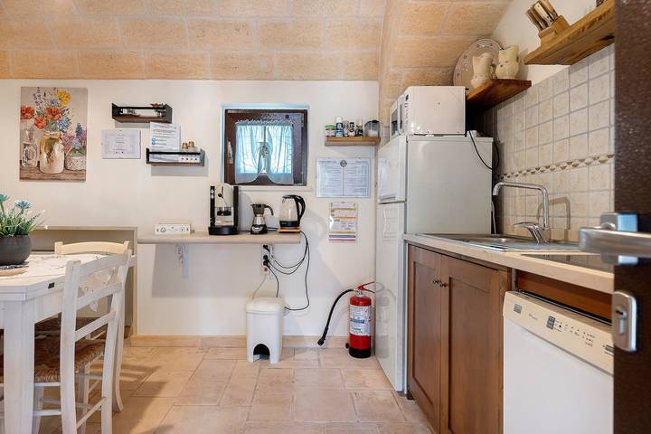 Entire apartment, Apartment 'Lamia Pieranna' with Private Pool, Wi-Fi and Air Conditioning in Cisternino, Salento