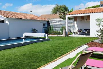 Gîte pour 6 personnes, avec piscine et terrasse à L'Houmeau