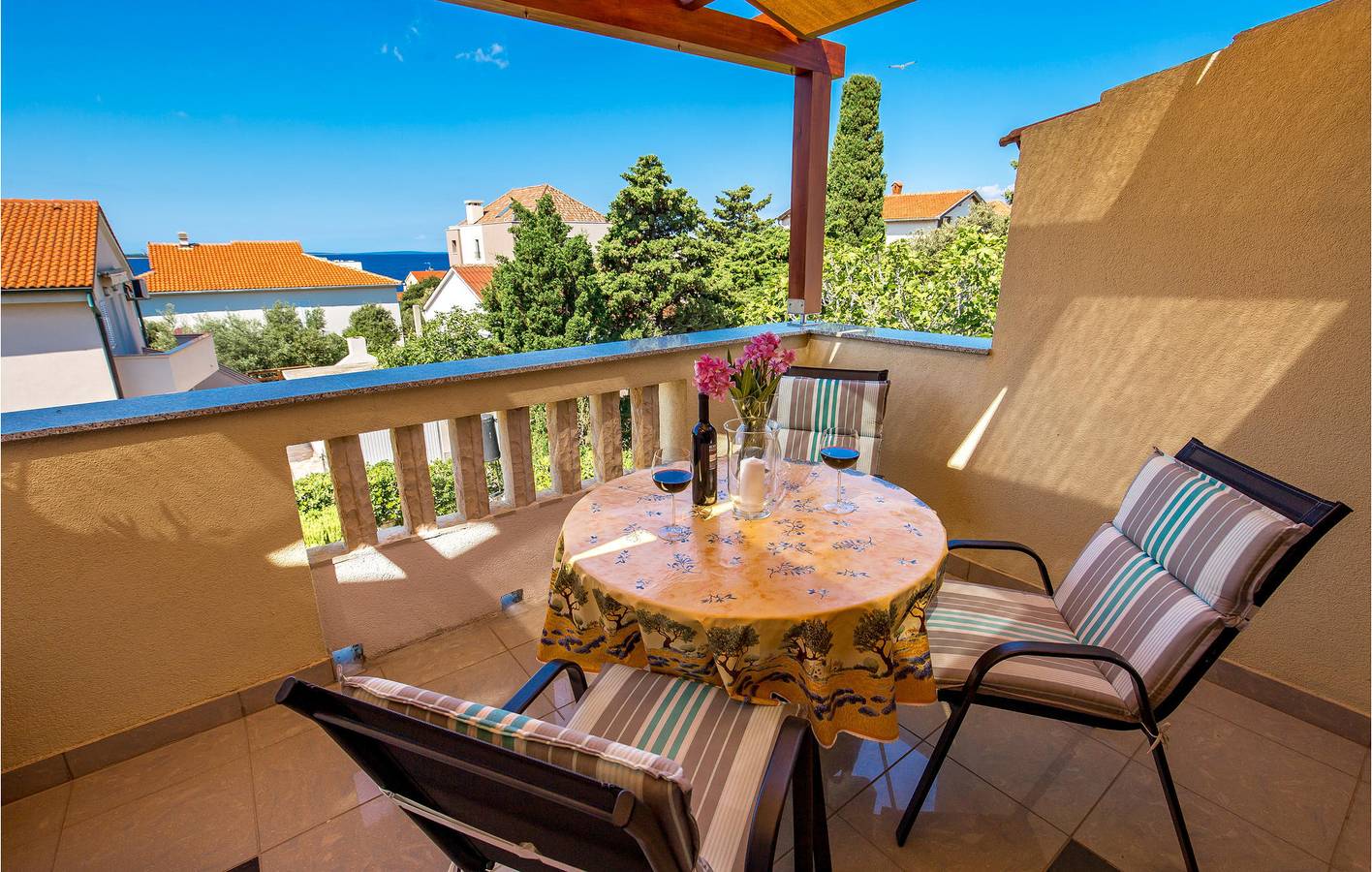 Ganze Ferienwohnung, Ferienwohnung mit Meerblick, Terrasse, Küche und WLAN in der Nähe von Mandre in Mandre, Pag