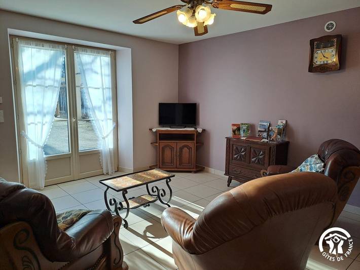 Gîte pour 9 personnes, avec jardin et terrasse, animaux acceptés à Montredon-Labessonnié - 3