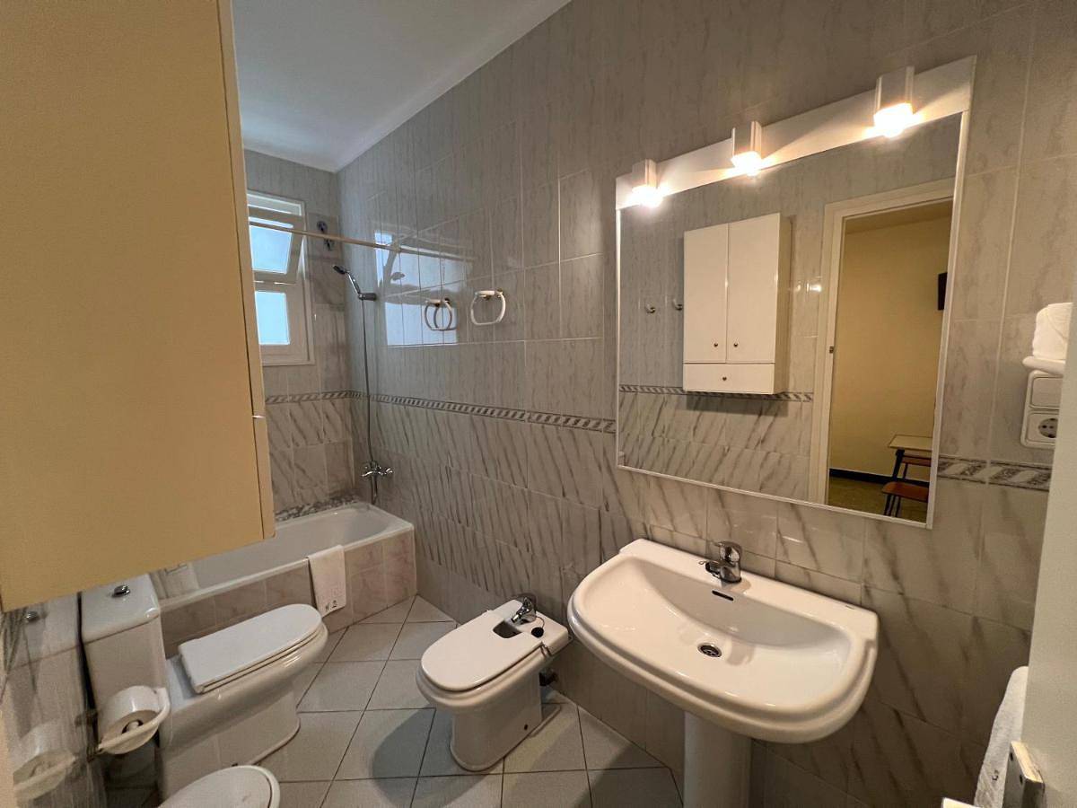 Single Room with Shared Bathroom in Platja de Sant Feliu (Sant Feliu de Guíxols), Sant Feliu de Guíxols