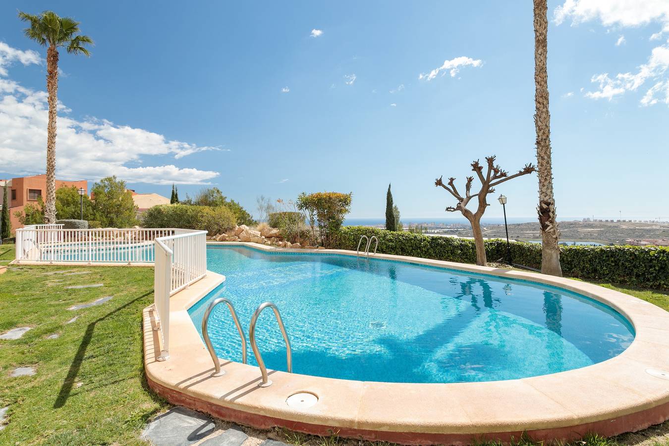 Apartamento entero, Apartamento 'El Mirador' con vistas al mar, Wi-Fi y aire acondicionado in Muchamiel, Costa Blanca