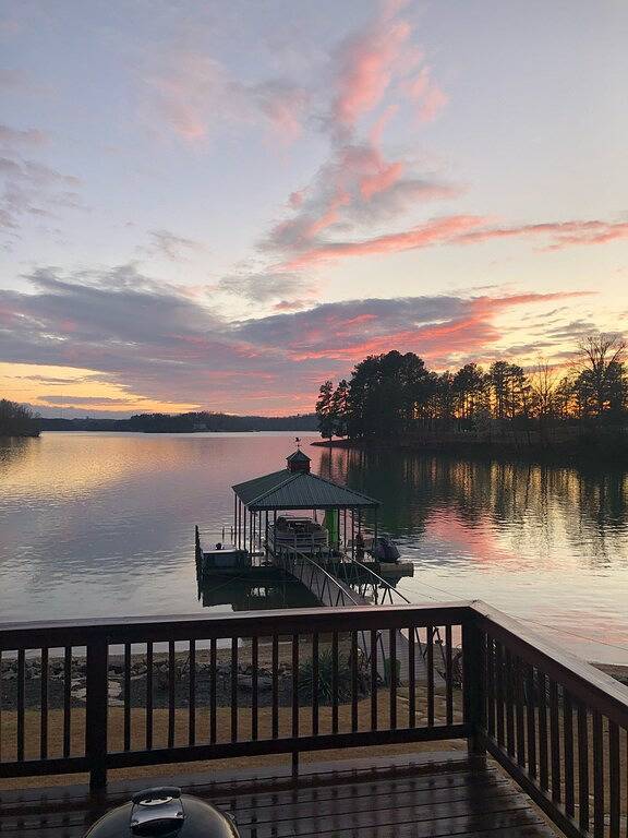 Haus am See mit Privatstrand und unglaublichen Sonnenuntergängen am Lake Keowee in Lake Keowee