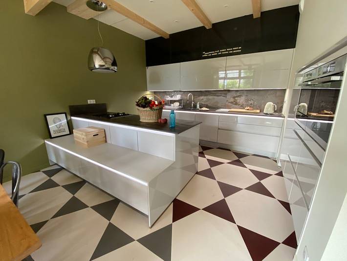 Gîte pour 11 personnes, avec piscine ainsi que jardin et terrasse dans le Cantal - 3