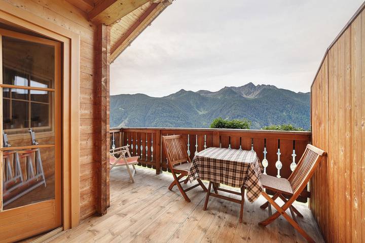 Appartamento per 5 persone, con giardino e vista lago, con animali domestici in Alto Adige