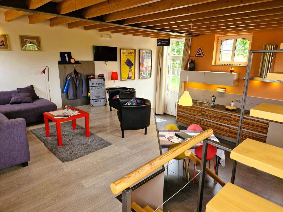 Station Racour 'Magasin de la gare' in Landen, Brabant flamand