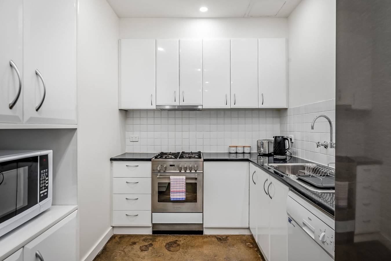 Ganze Wohnung, Swainson on Waymouth in Adelaide, South Australia