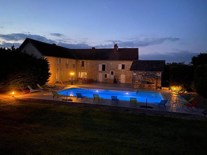 Cottage pour 6 personnes, avec jacuzzi et jardin ainsi que sauna et piscine à Oyré