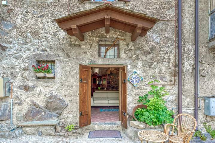 Gîte pour 4 personnes, avec terrasse ainsi que jardin et vue à Capo di Ponte - 3