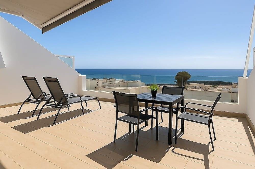 Entire apartment, Acquamarina: Sea View, Terrace & Free Ac in Puerto del Carmen, Tías