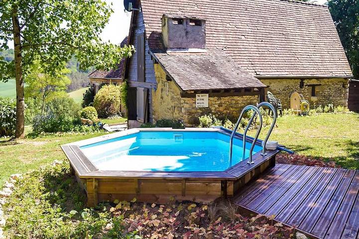 Gîte pour 4 personnes, avec Terrasse ainsi que Jardin et Piscine à Thenon