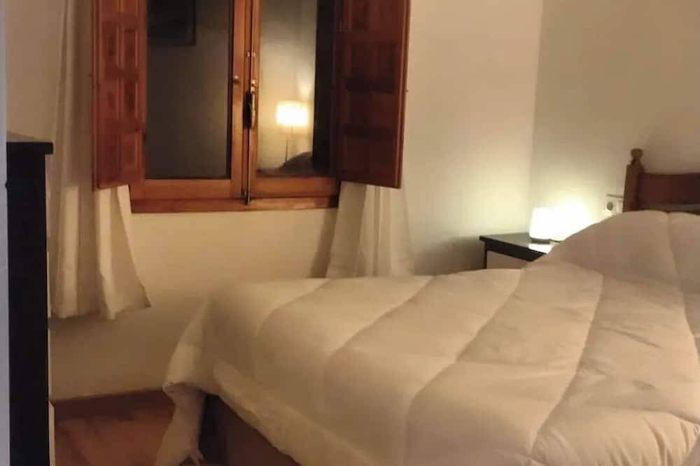 Casa con bar privado, grandes patios, barbacoa cubierta y aire acondicionado in Castalla, Interior de Alicante
