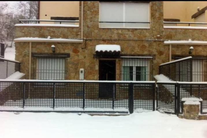 Casa rural para 4 personas, con piscina además de jardín y vistas, Se admiten mascotas en Sierra de Segura - 2
