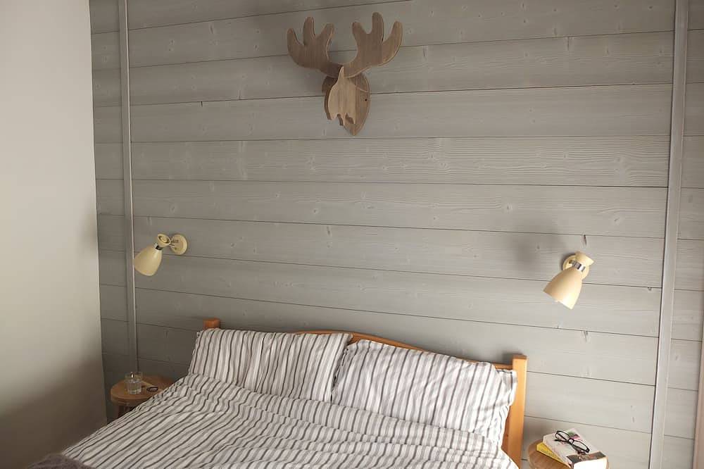 Entire apartment, Cosy refurbished 2 bedroom apartment, Sleeps 6. Close to slopes in La Rosière, Montvalezan