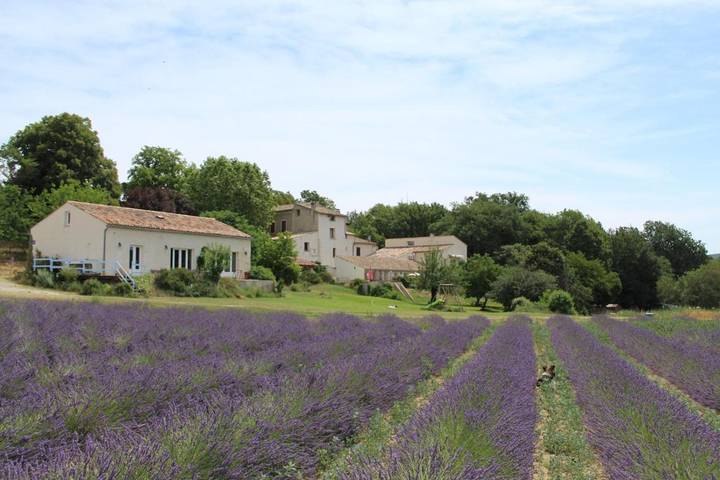 Maison d’hôte pour 4 personnes, avec Terrasse ainsi que Jardin et Piscine