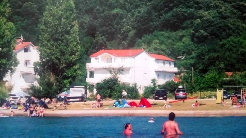 Ganze Wohnung, 2-Zimmer-Ferienwohnung am Strand Kampor, Rab A-22228-c in Kampor, Rab