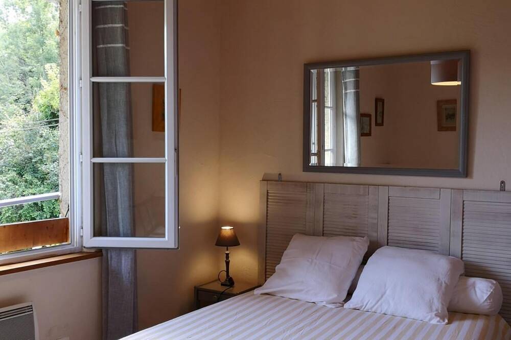 In the middle of Pyrenees with views of Montsegur in Montferrier, Ariège