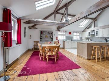 Holiday Home for 6 People in Weymouth, Jurassic Coast, Photo 2