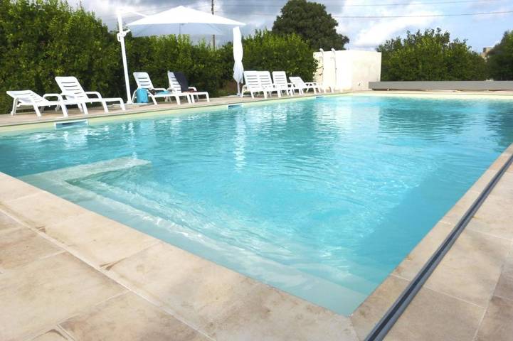 Chambre d’hôte pour 2 personnes, avec terrasse ainsi que vue et piscine