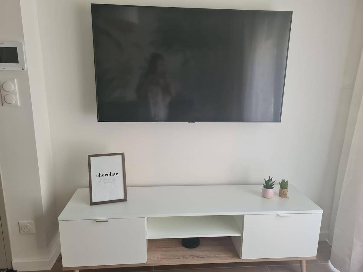 Appartement entier, One-Bedroom Apartment in Aimargues, Côte méditerranéenne (France)