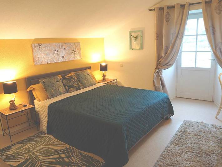 Appartement de vacances pour 2 personnes, avec jardin et piscine, animaux acceptés
