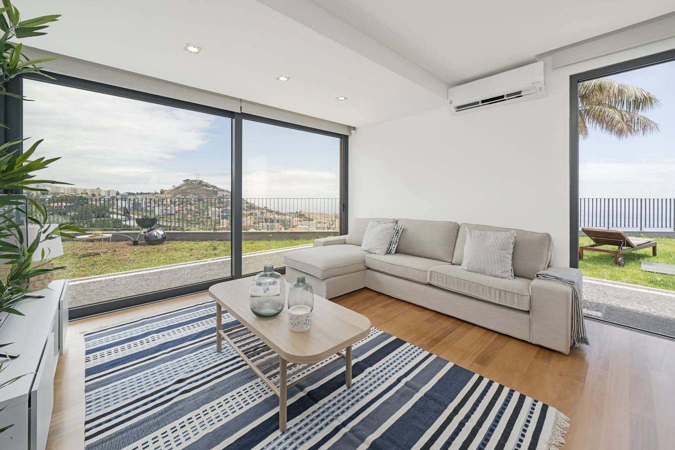 Vila Papagaio Verde, villa with sea view. in São Martinho, Madeira