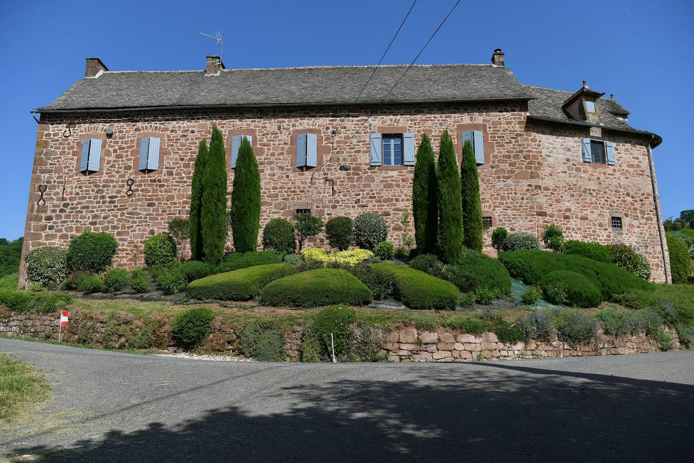 Chambres d’hôtes « Sans Chichi Chambres et Table » avec terrasse, jardin et Wi-Fi in Escandolières, Aveyron