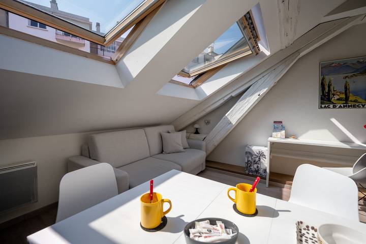 Appartement entier, Studio sous les toits Annecy Centre-Ville in Annecy, Annecy (commune)