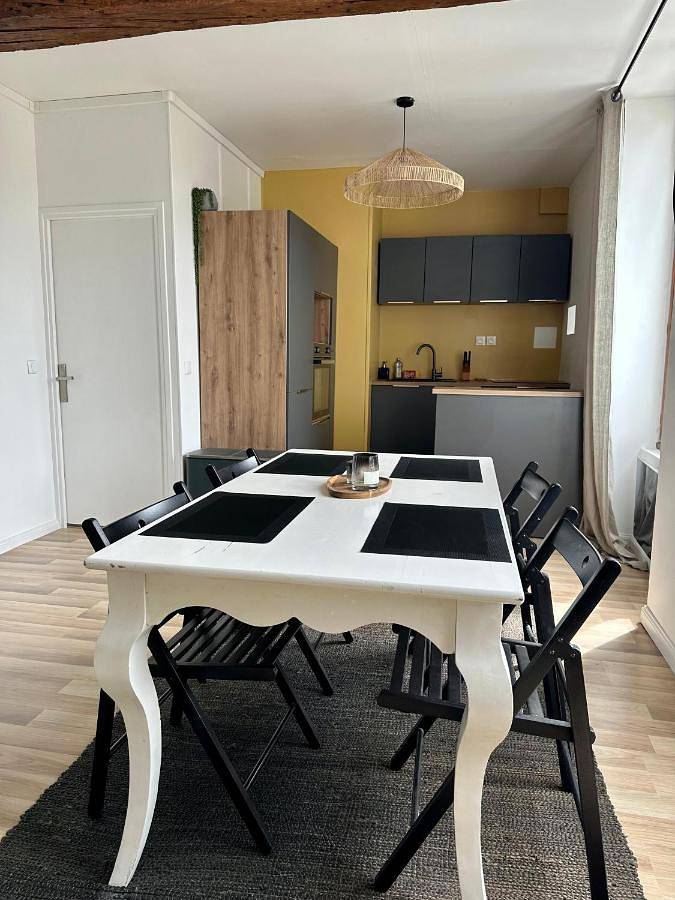 Appartement entier, Two-Bedroom Apartment in La Chapelle-en-Serval, Oise
